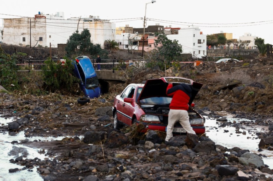 In the Canary Islands and especially in Gran Canaria, over 300 mm of rain fell in a few hours, causing disastrous flooding